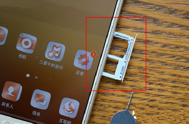 三星c7的sim卡怎么弄（三星c7插了内存卡怎么用）
